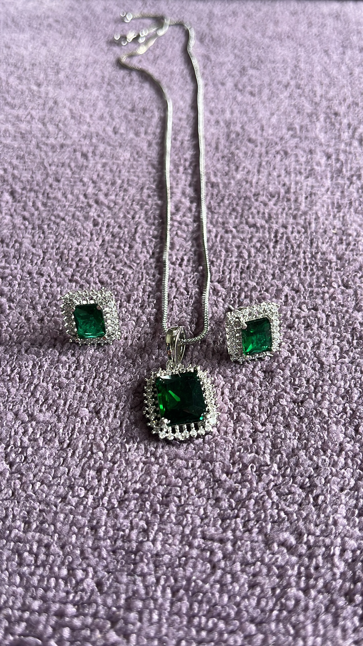 Pendant set
