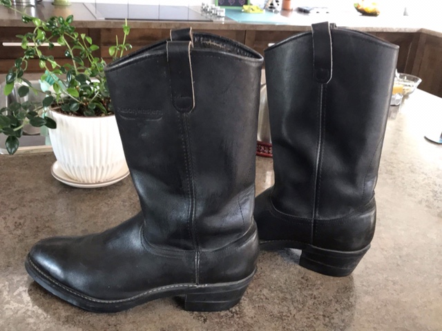 Men’s leather cowboy boots Size 9.5D