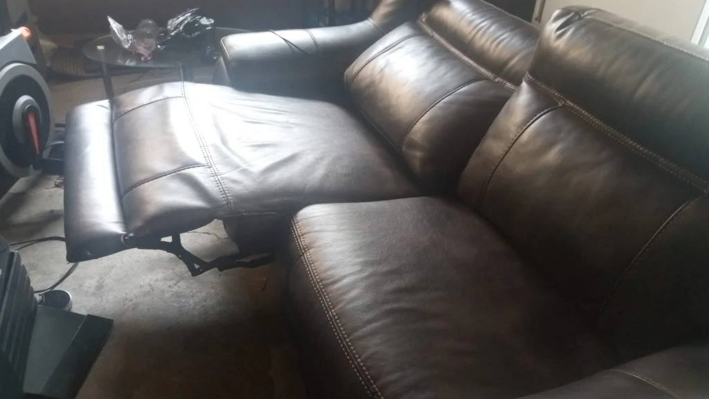 Cindy Crawford brand chair image indicator(2)