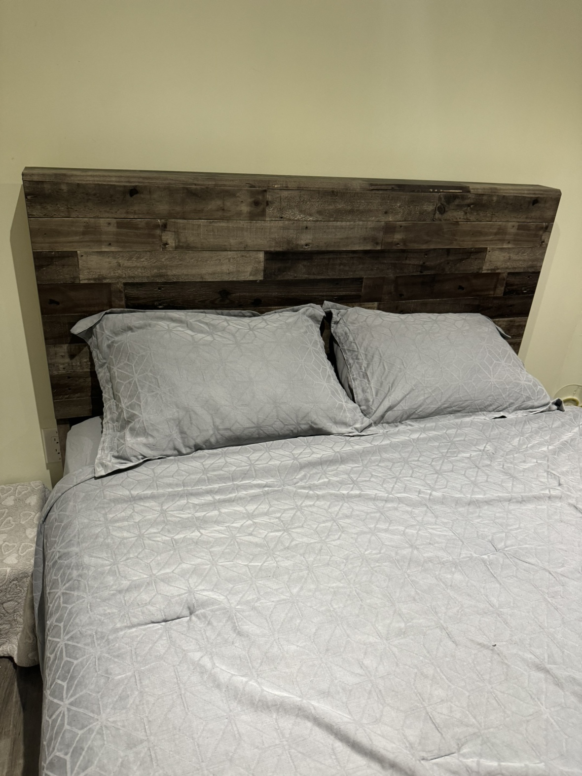 Queen bed - photo 2