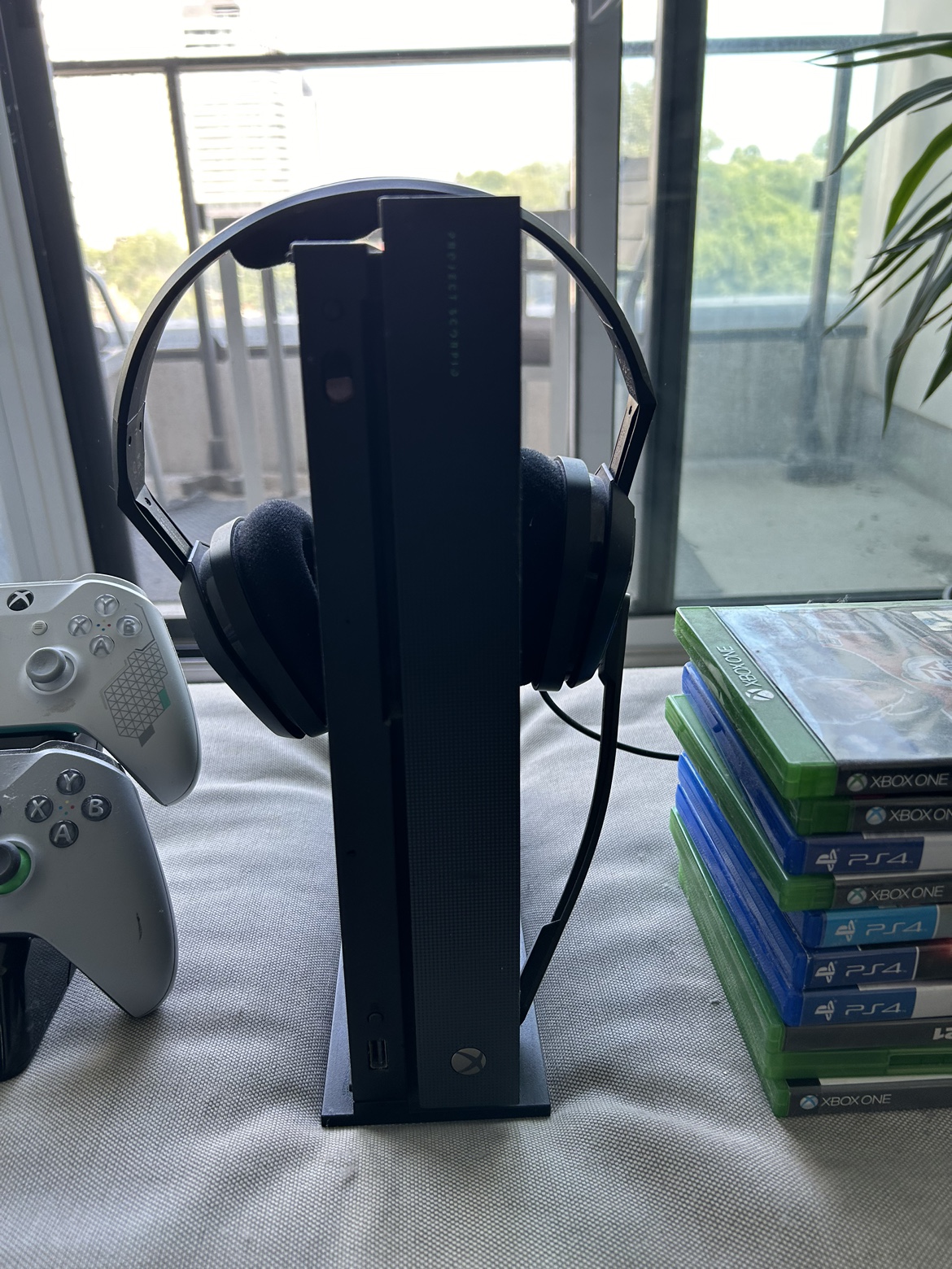 Xbox One S 1tb with controllers and headset thumbnail