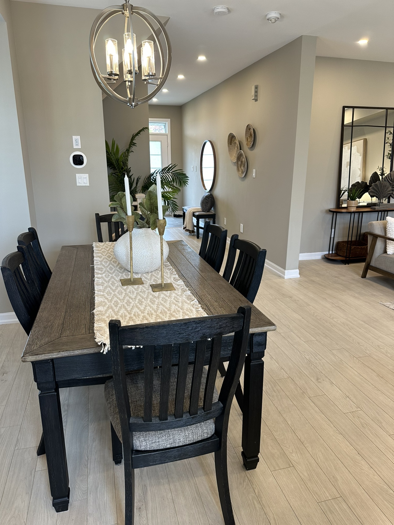 Dining Table & 6 Chairs