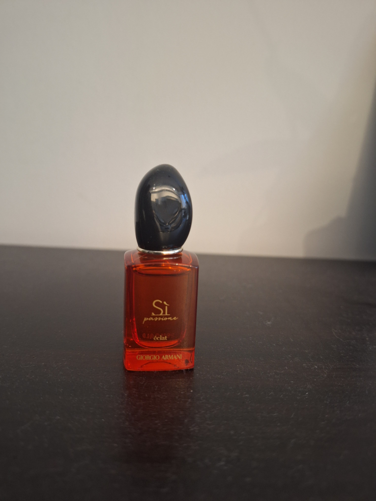 Si Passion Eau de Parfum, Armani Beauty thumbnail