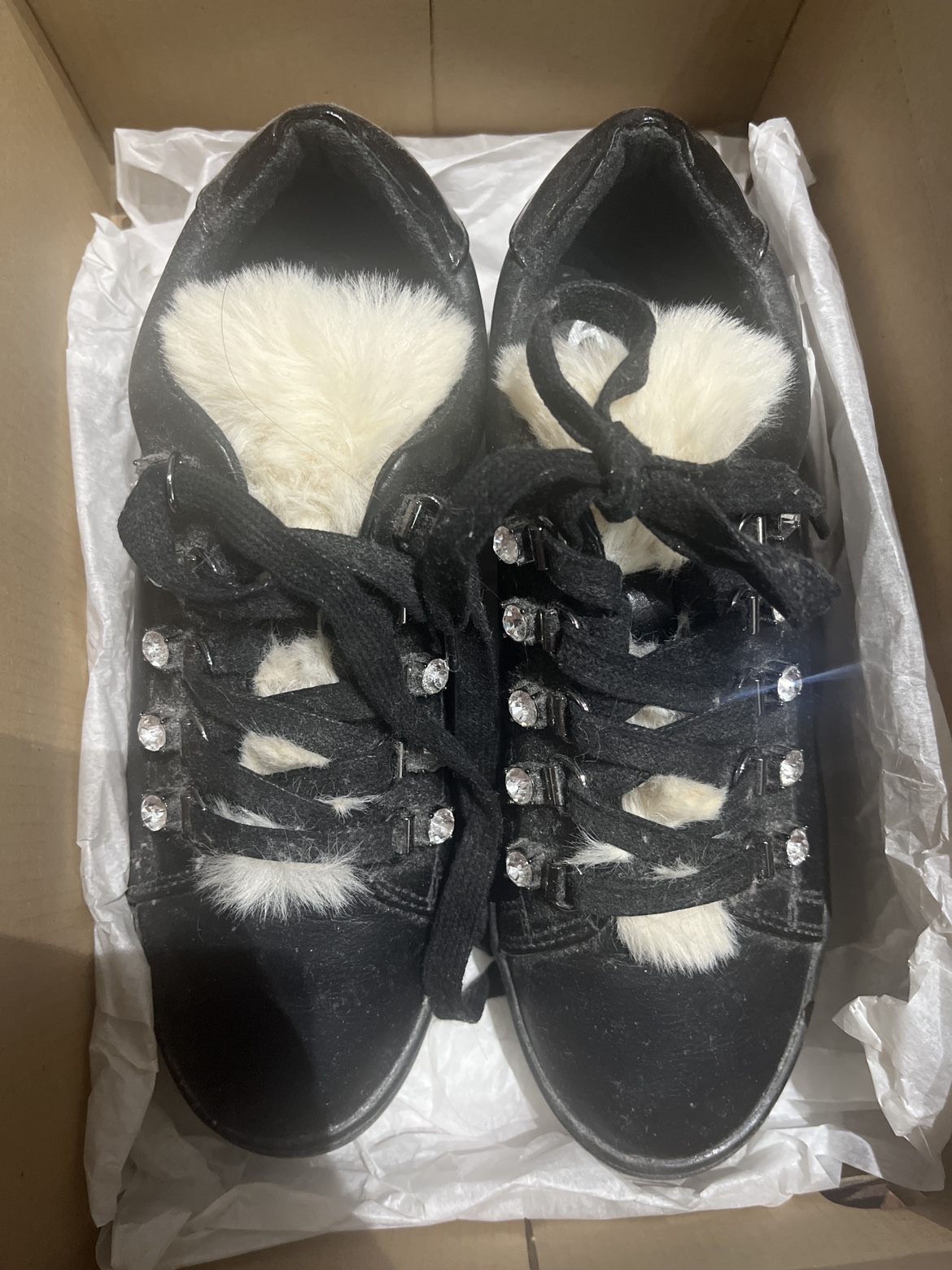 guess sneakers thumbnail