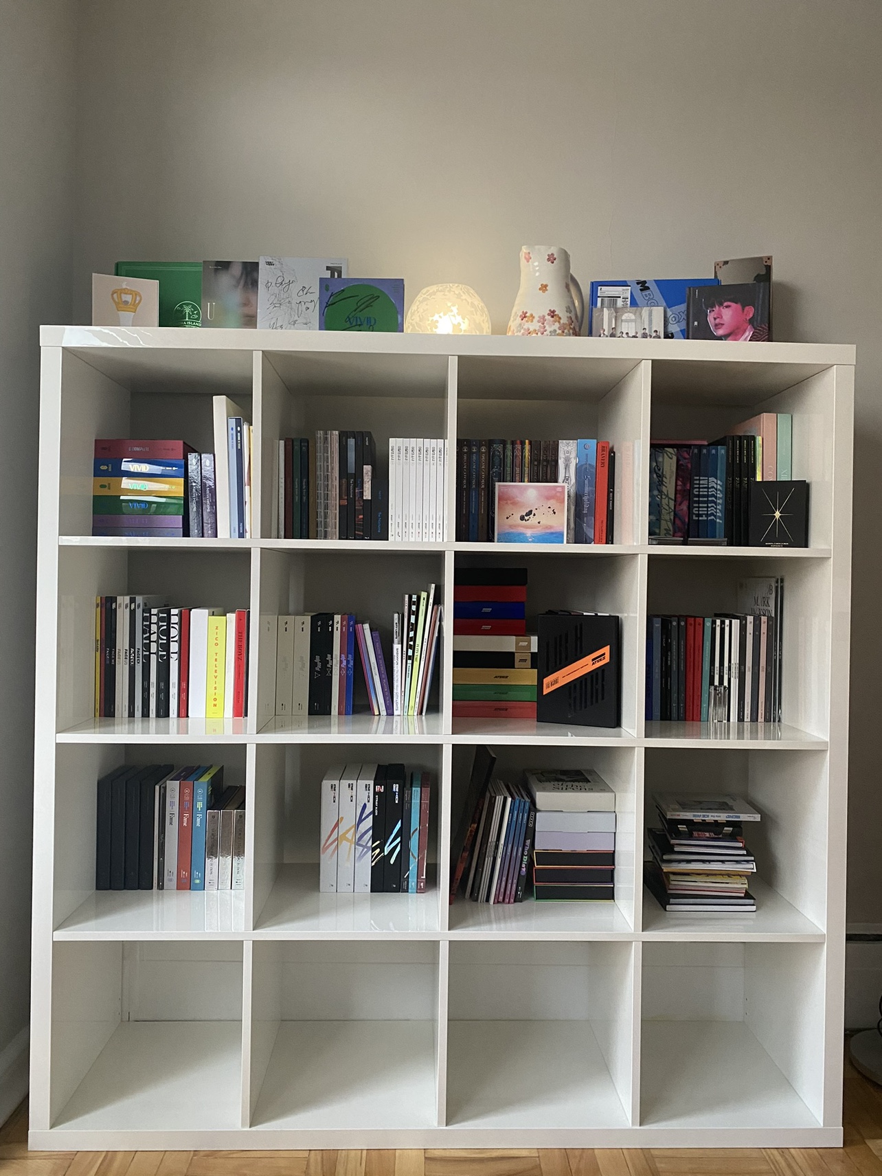 ✨ Ikea 4x4 Kallax High Gloss White - MOVING