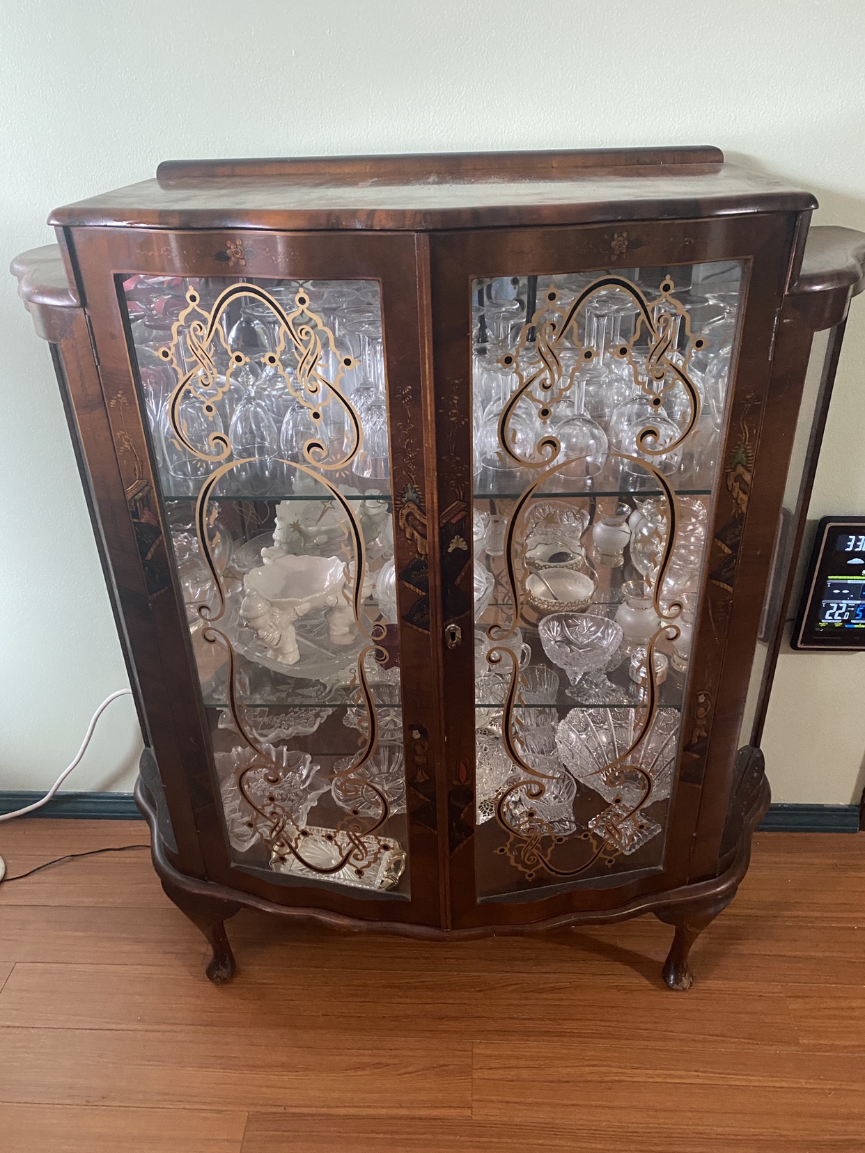 China cabinet - photo 2