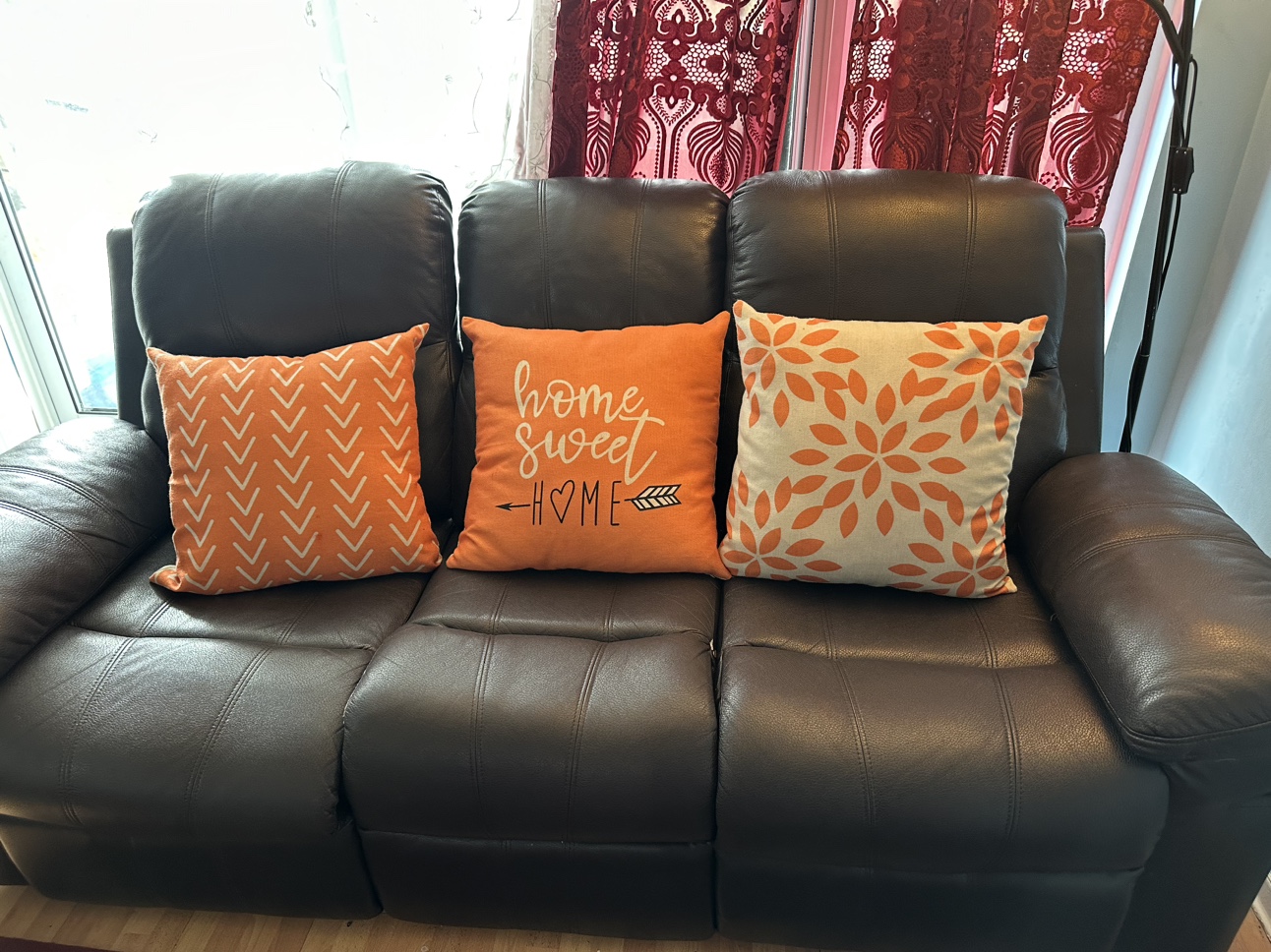 Couch - photo 3