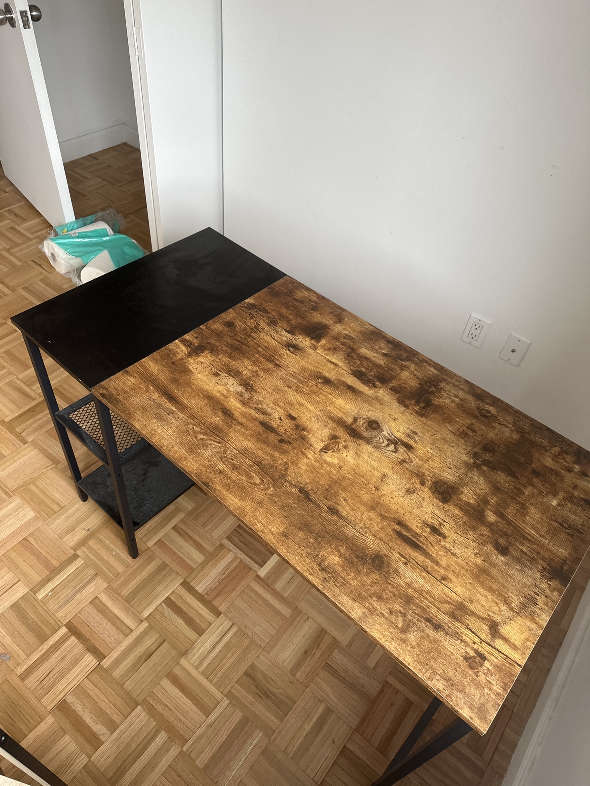 Desk in perfect condition