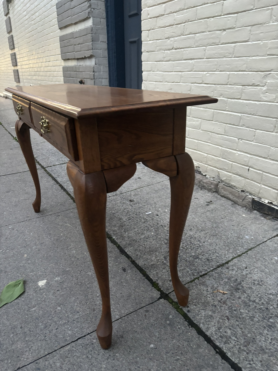 Entrance table thumbnail