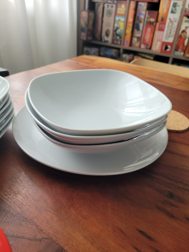 Ikea bowls and a plate thumbnail