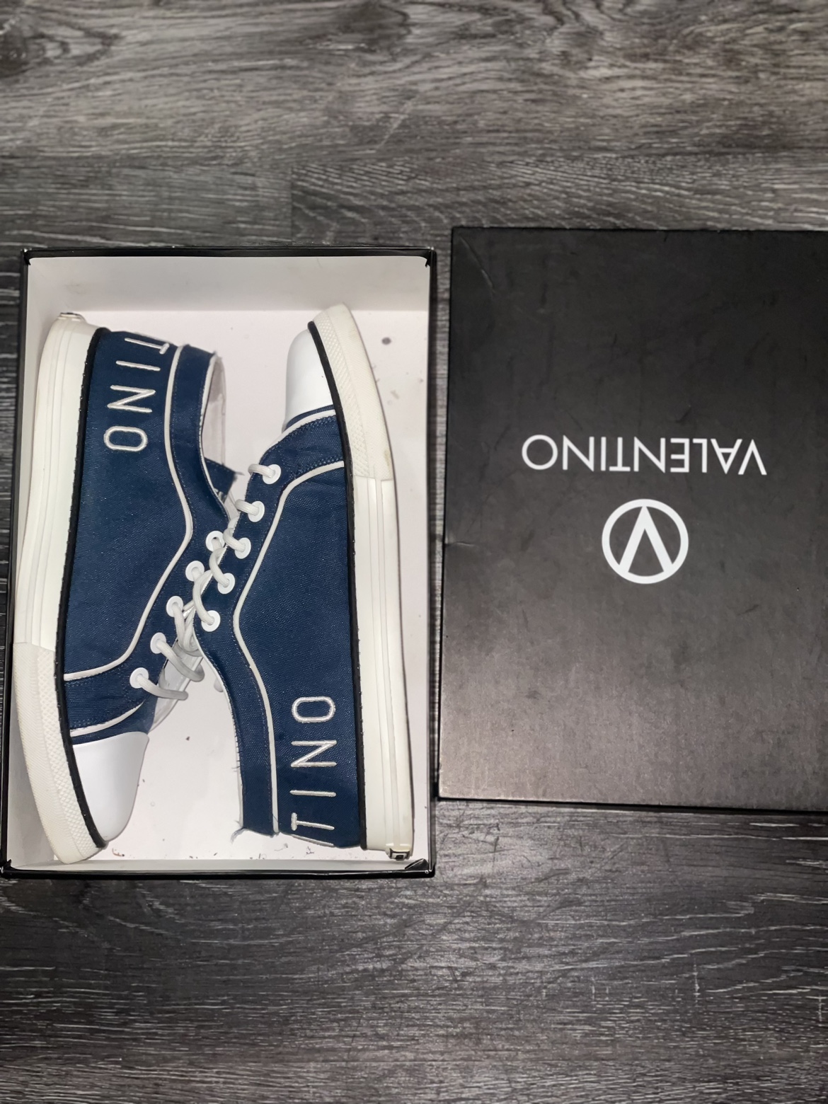 Men’s Valentino Sneakers Size 12 thumbnail