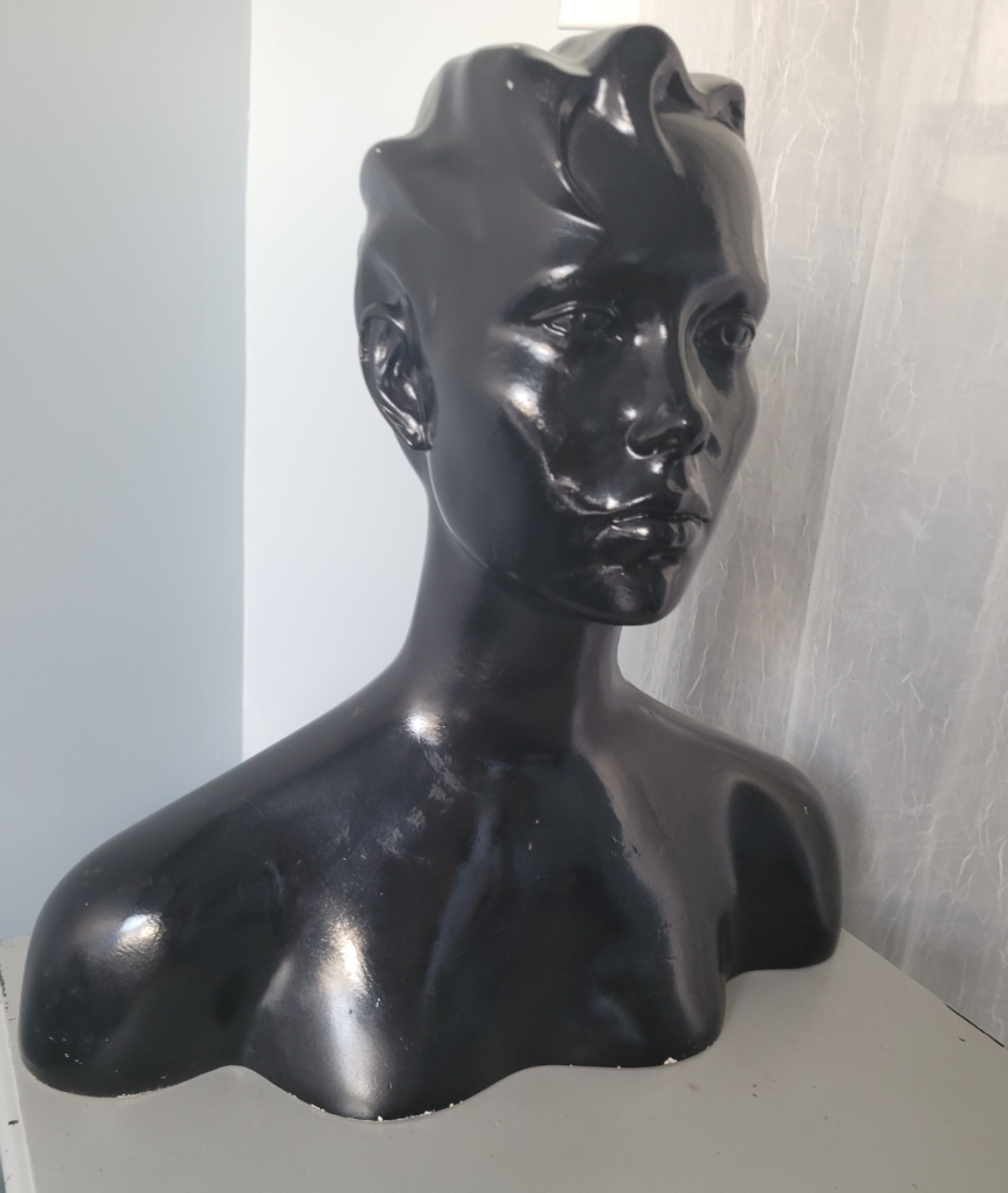 Black gender-neutral bust sculpture image indicator(3)
