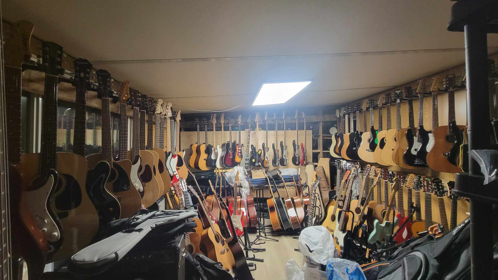 Guitars & Basses for Sale thumbnail