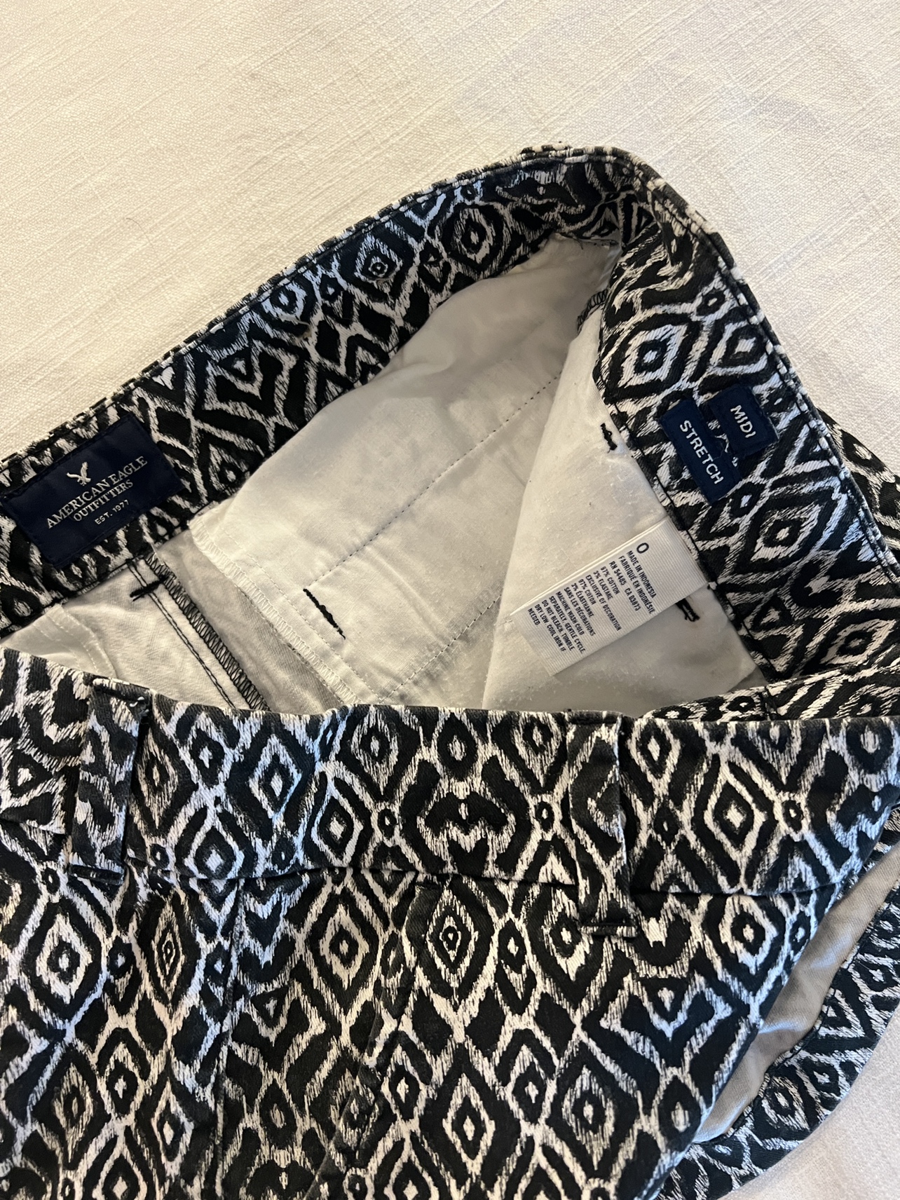 Midi Shorts black and white patterned - photo 2