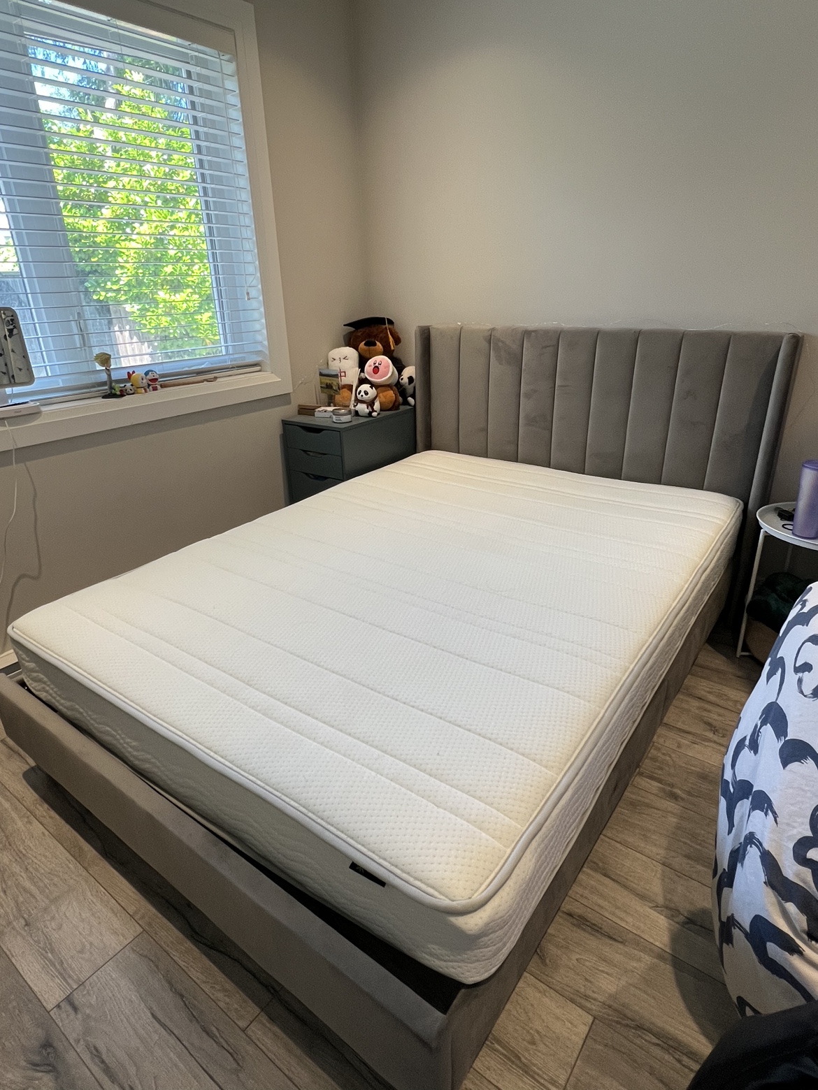 MOVE OUT SALE ! Queen size mattress + bed frame and headboard