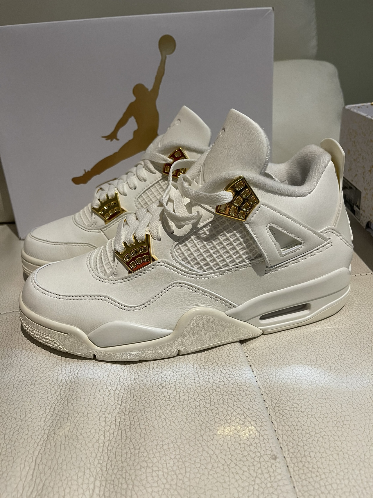 Jordan 4 Retro Gold - Woman’s