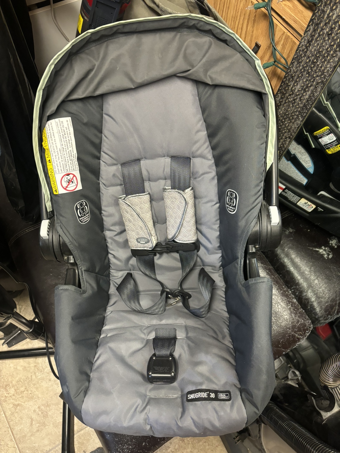 Graco Snugride 30 Car seat