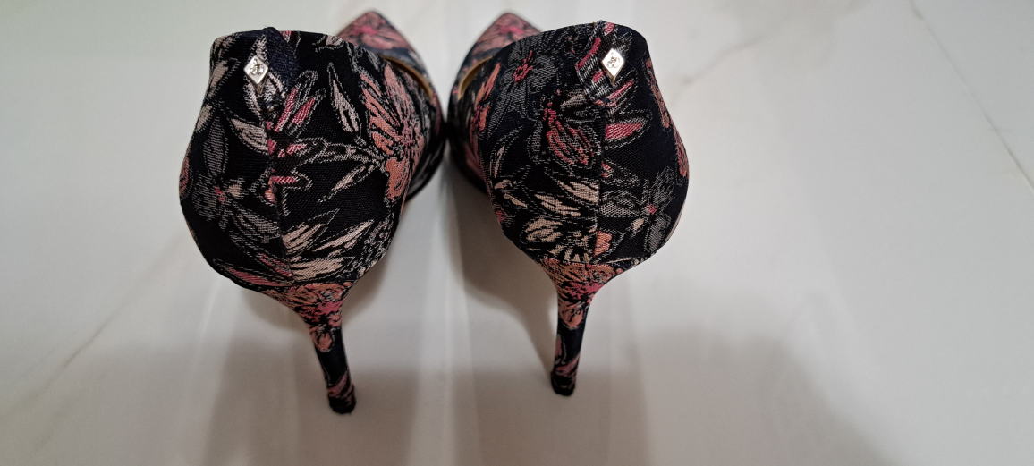 Flowery elegant shoes Sam Edelman 🤎🖤 size 7.5 (37.5) image indicator(2)