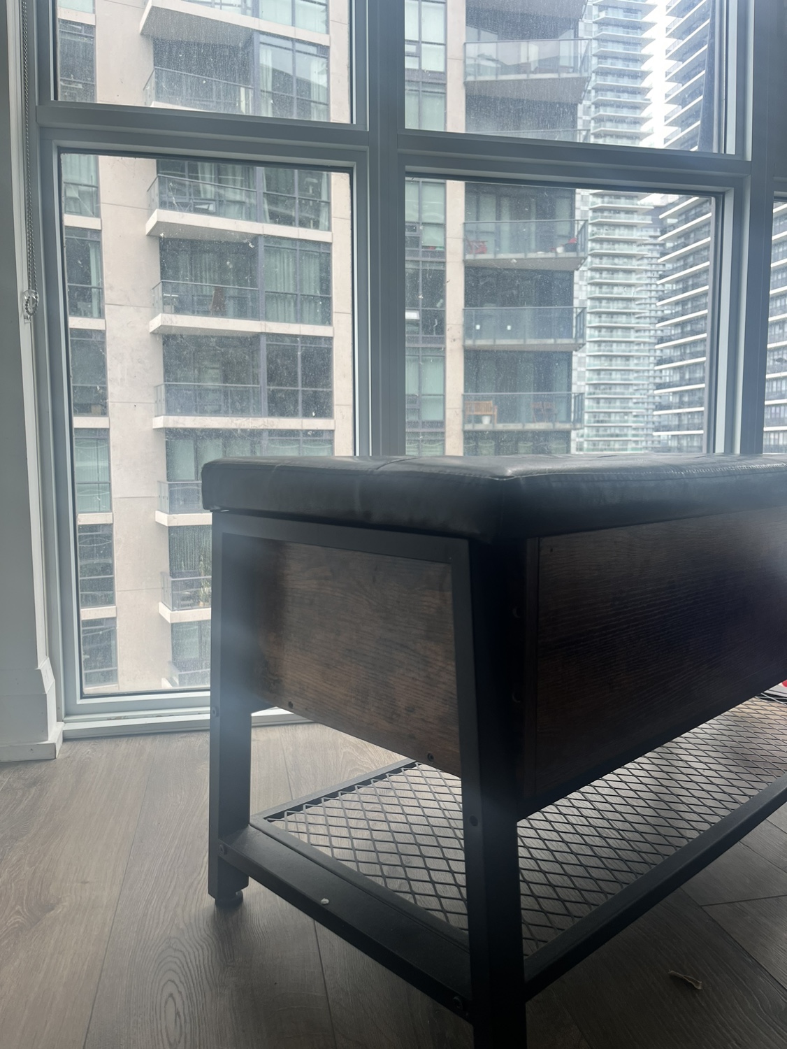 Bench with storage unit compartment image indicator(2)