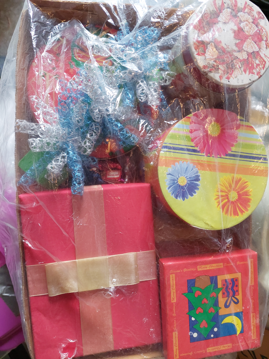 Tin can and gift boxes