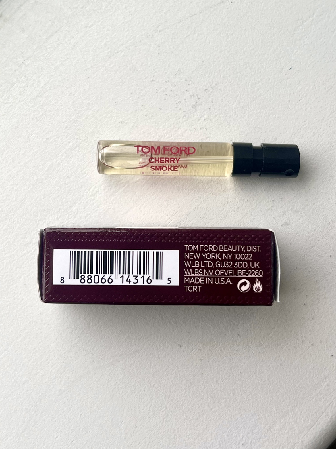 Tom Ford Cherry Smoke 🍒       perfume EDP image indicator(4)