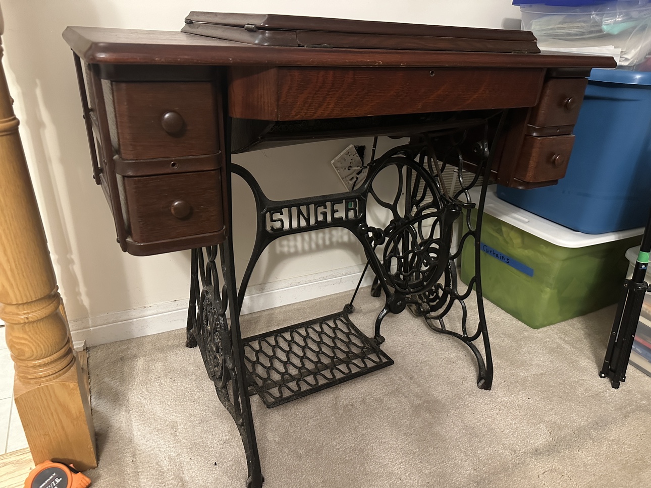 Vintage Singer Sewing Machine image indicator(2)