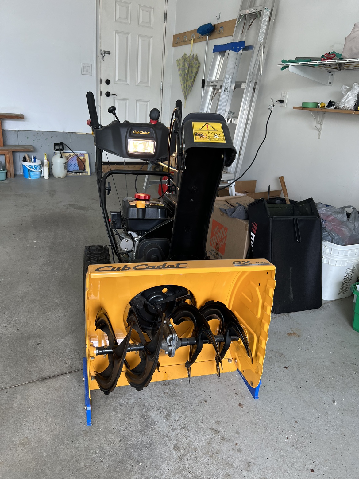 Two-Stage Snow Blower Cub Cadet - photo 2