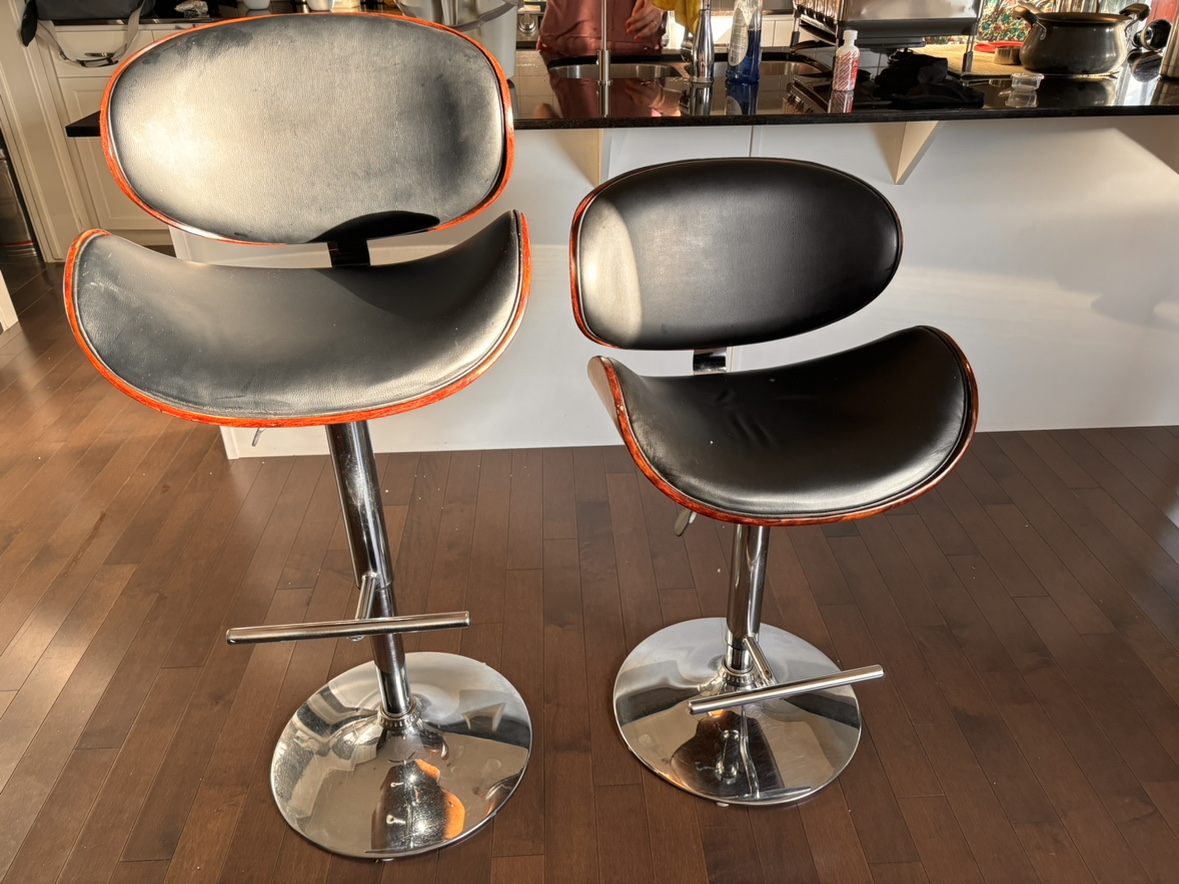 2 adjustable bar chairs