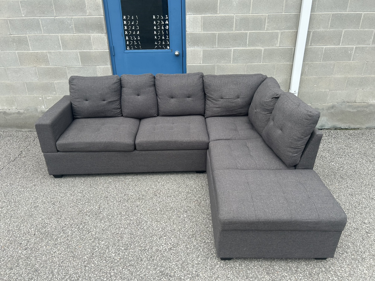 FREE DELIVERY• GREY SECTIONAL COUCH / SOFA w/ STORAGE+CUPHOLDERS