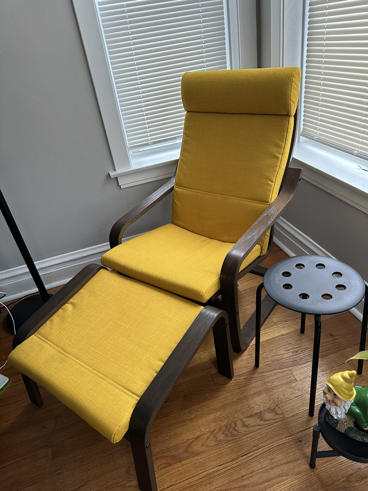Poäng Chair & Ottoman thumbnail