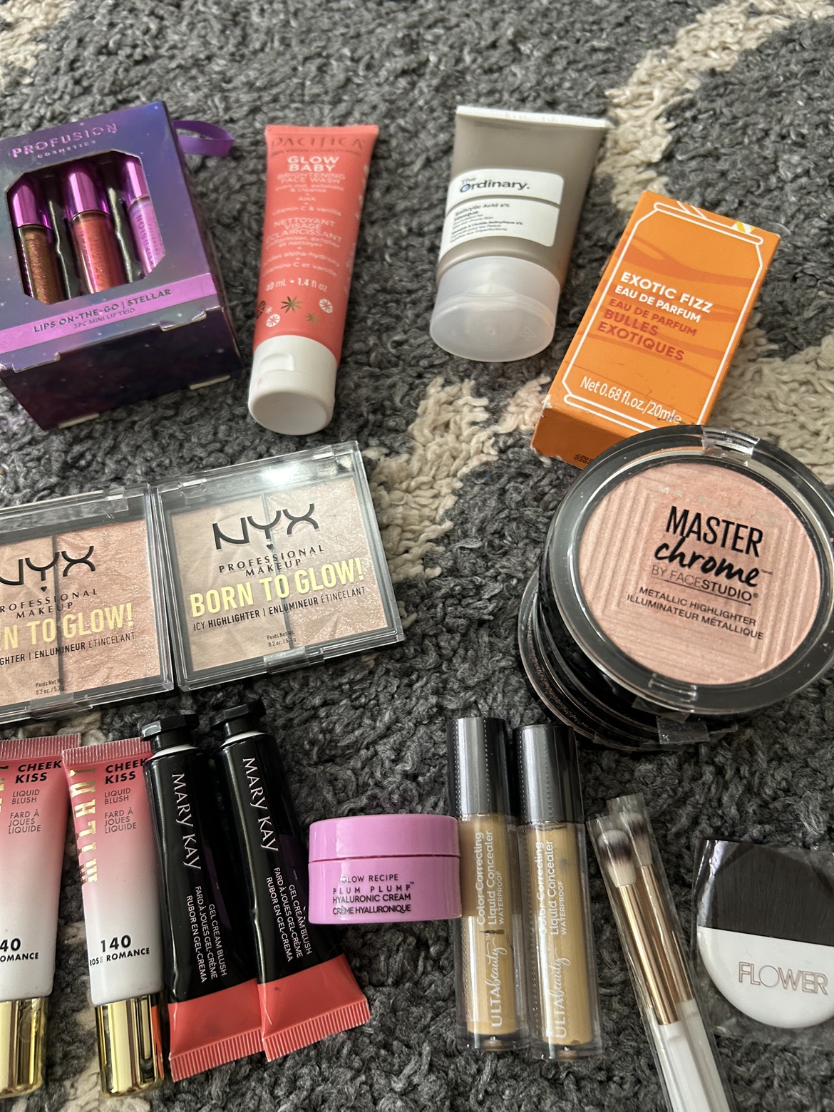 Make up and skin care buy 2 get 1 free - photo 4