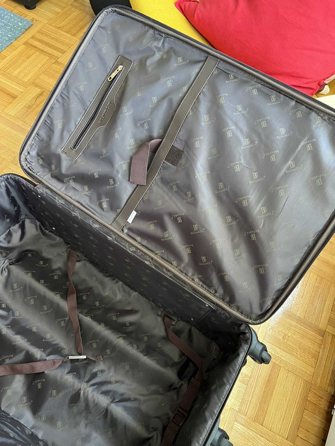 Large Travel Luggage - photo 5