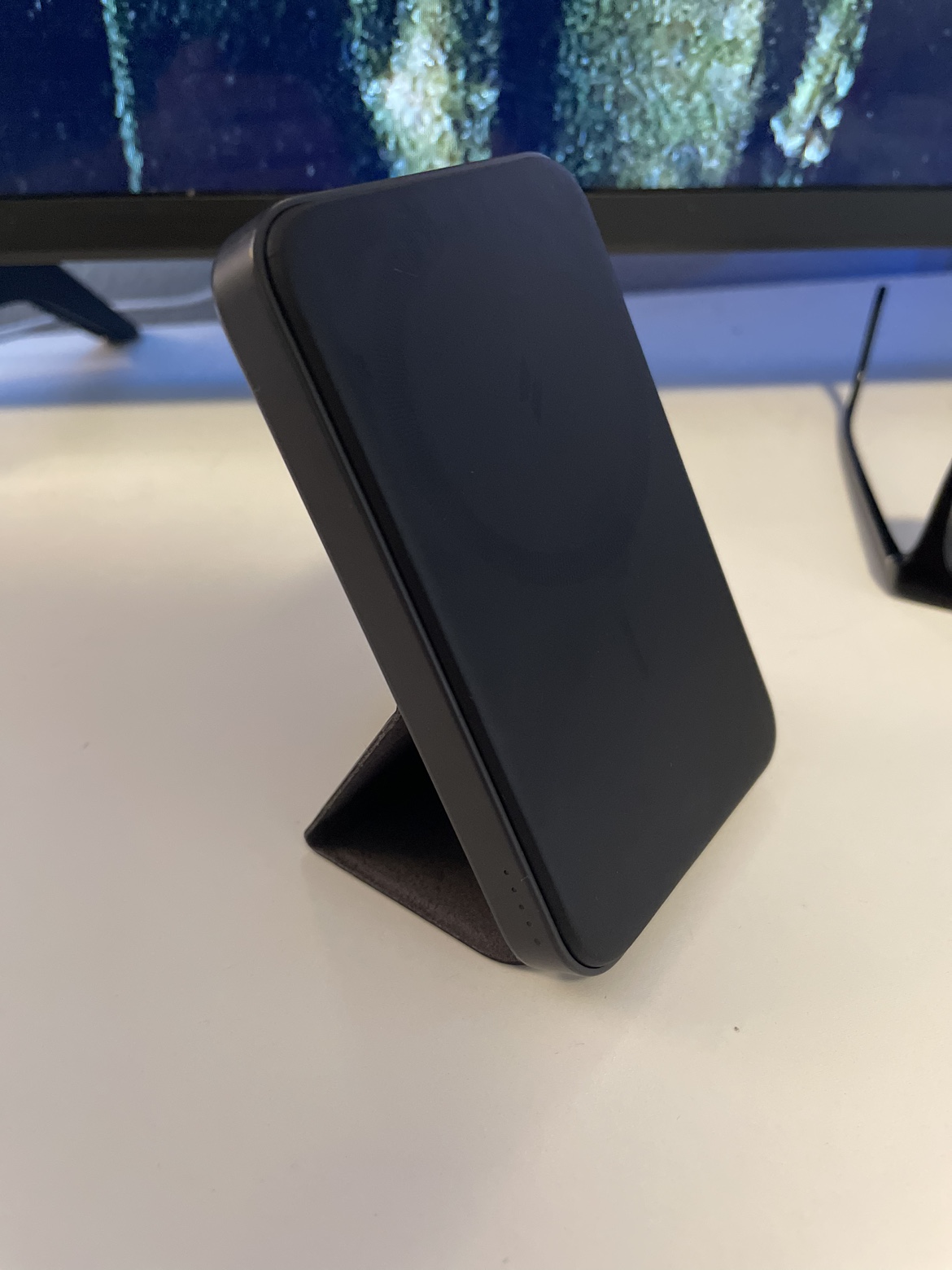 Anker Magnetic Phone Portable Battery thumbnail