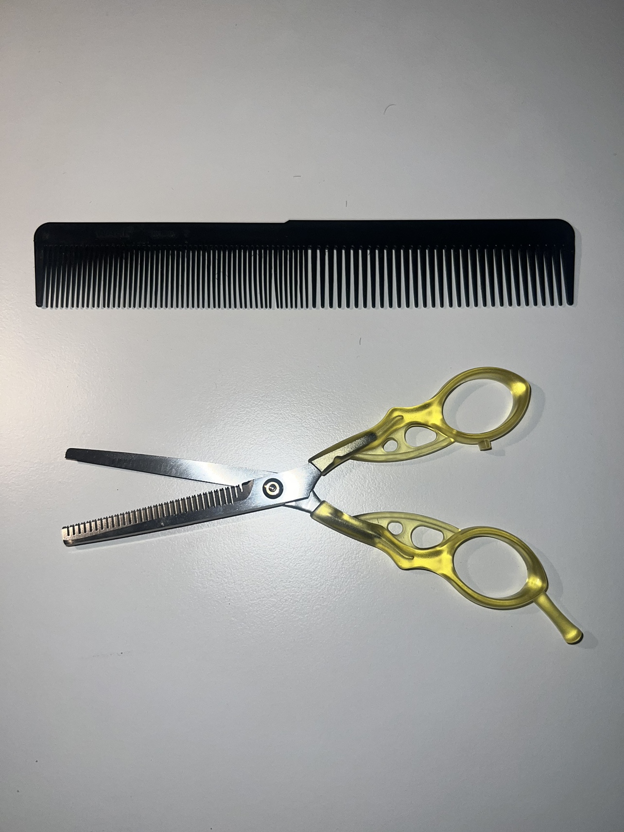 Hair thinning scissor and comb