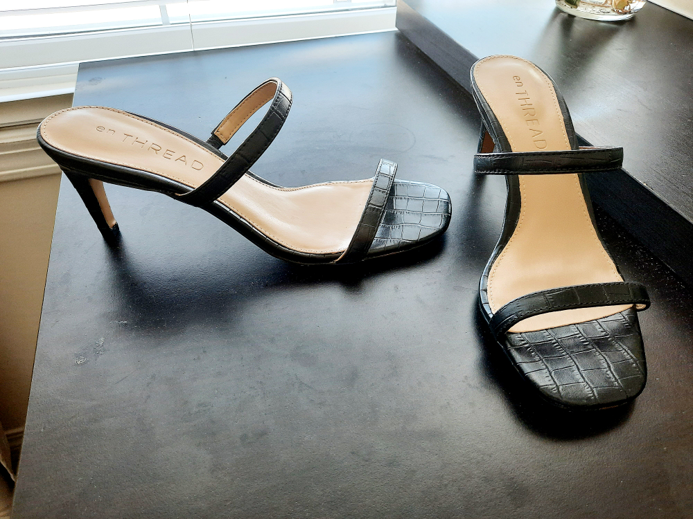 (Retail $80) Brand new enThread women's sandals, size 7.5 thumbnail