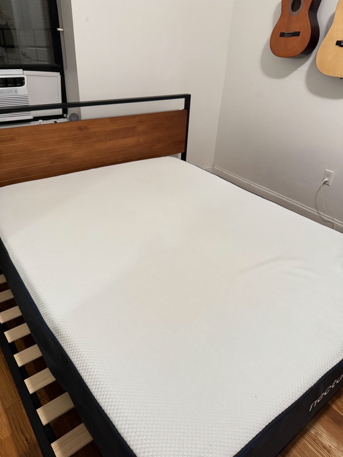 Nectar Queen size mattress - excellent condition - photo 3