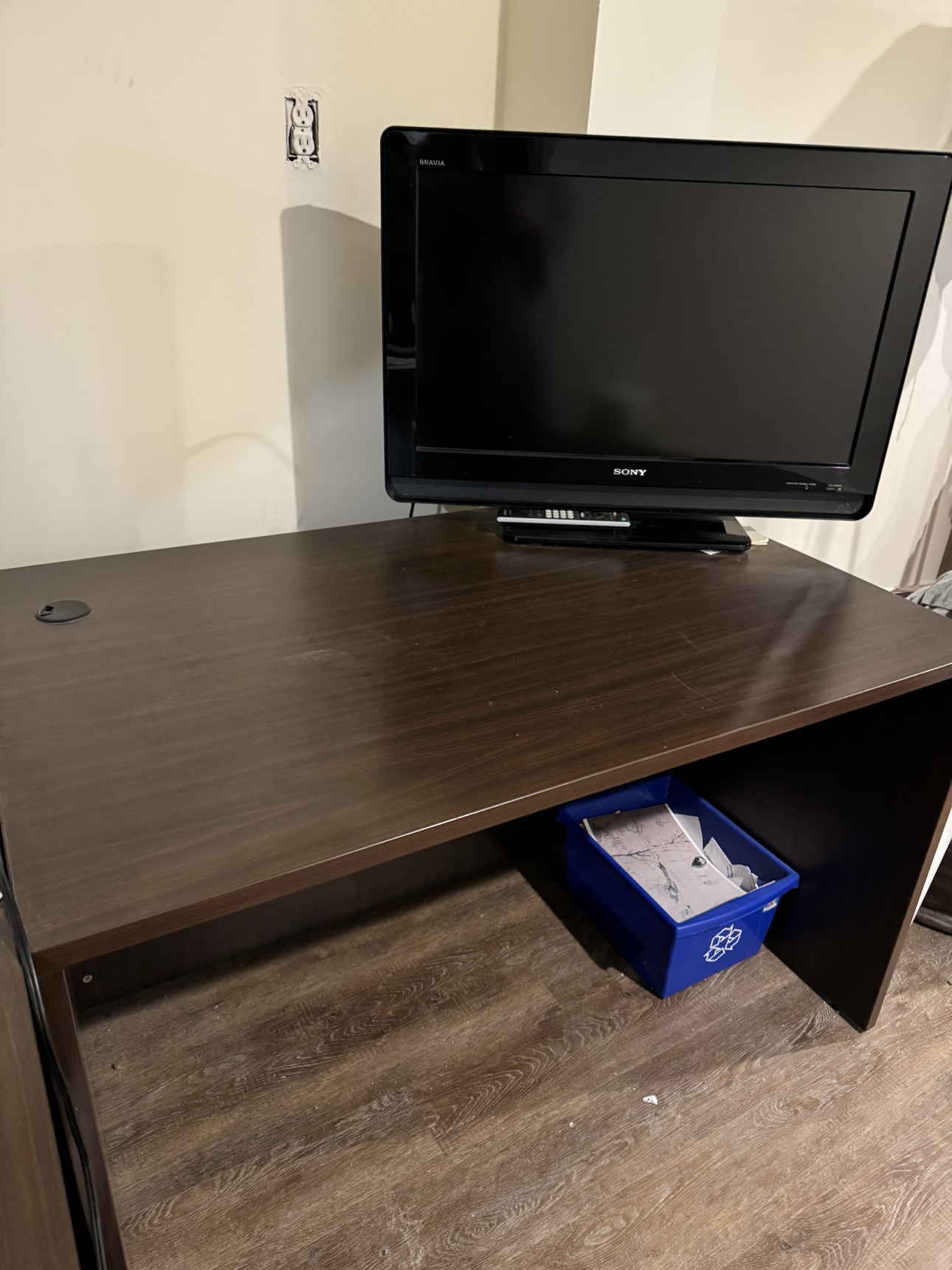Office desk - photo 2