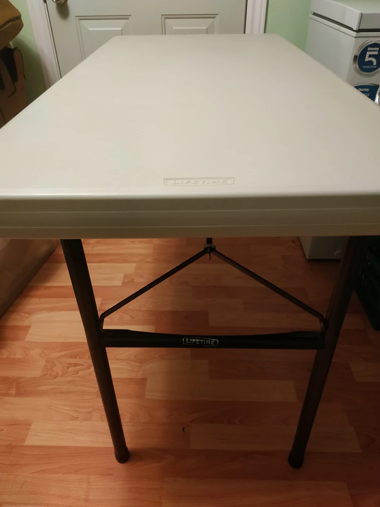 Lifetime folding table thumbnail