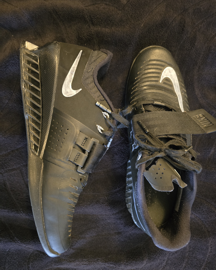 Nike weightlifting shoes
