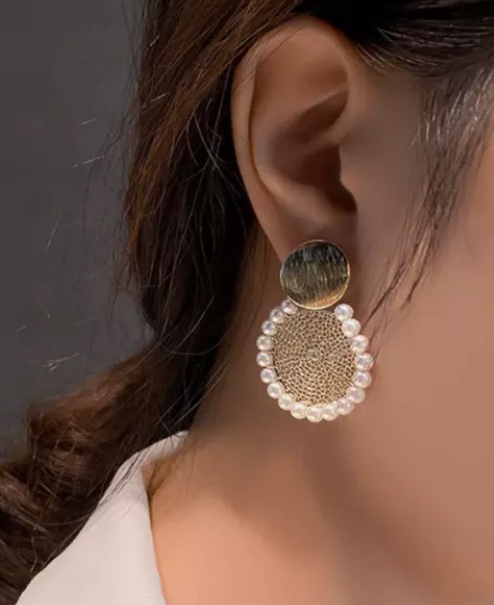 New Geometric Round Pearl Earrings image indicator(4)