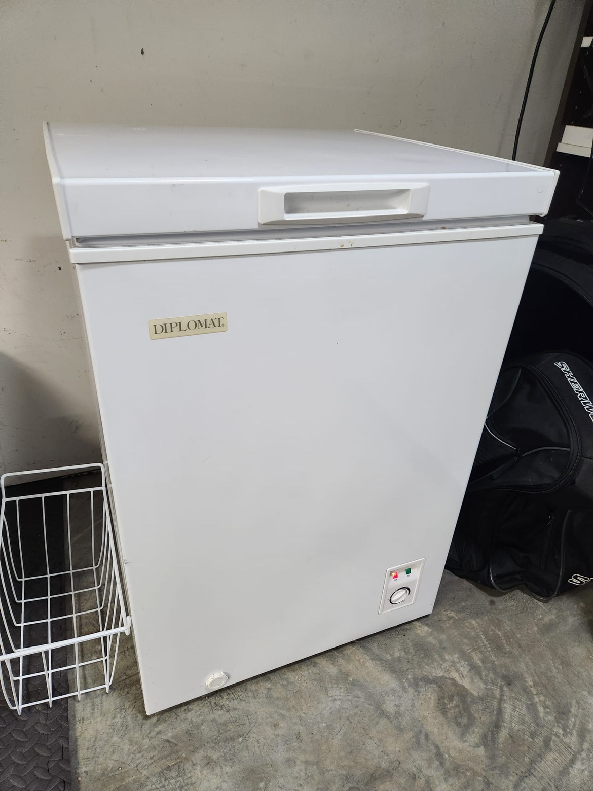 Danby Diplomat 3.5 cubic feet freezer - photo 2