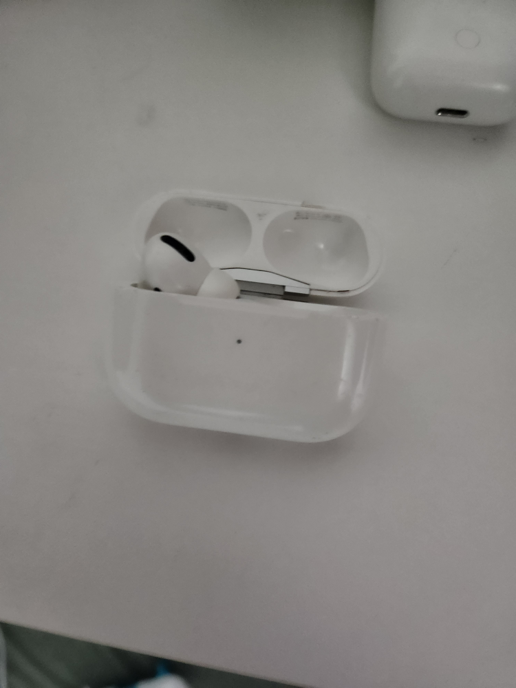 Airpods pro first generation (case and left parts only!)
