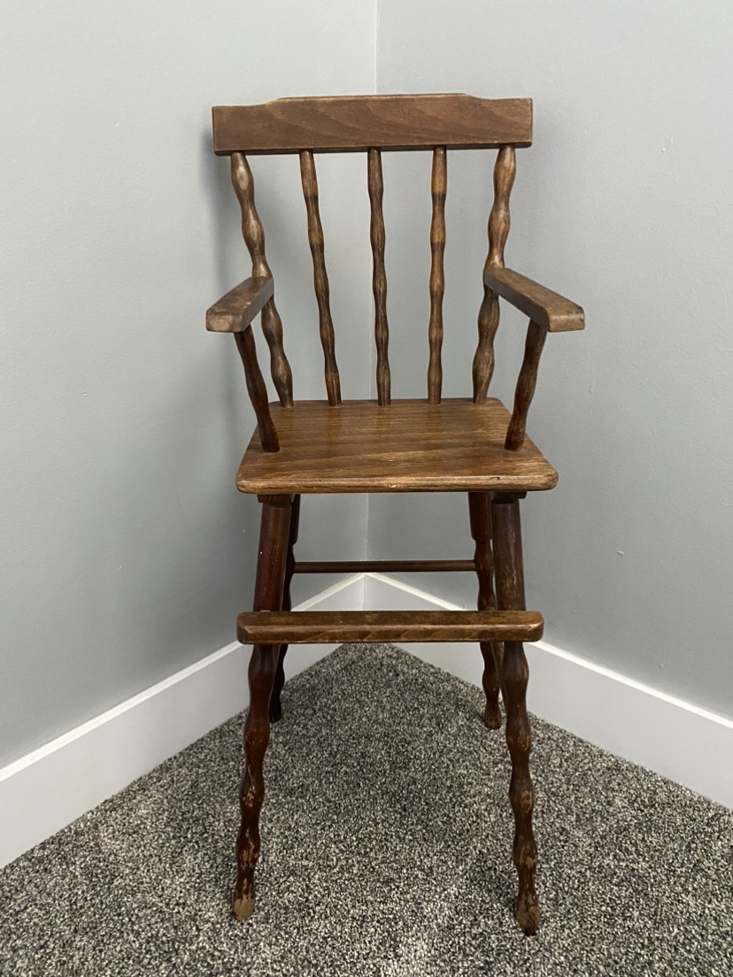 Chair with doll image indicator(2)