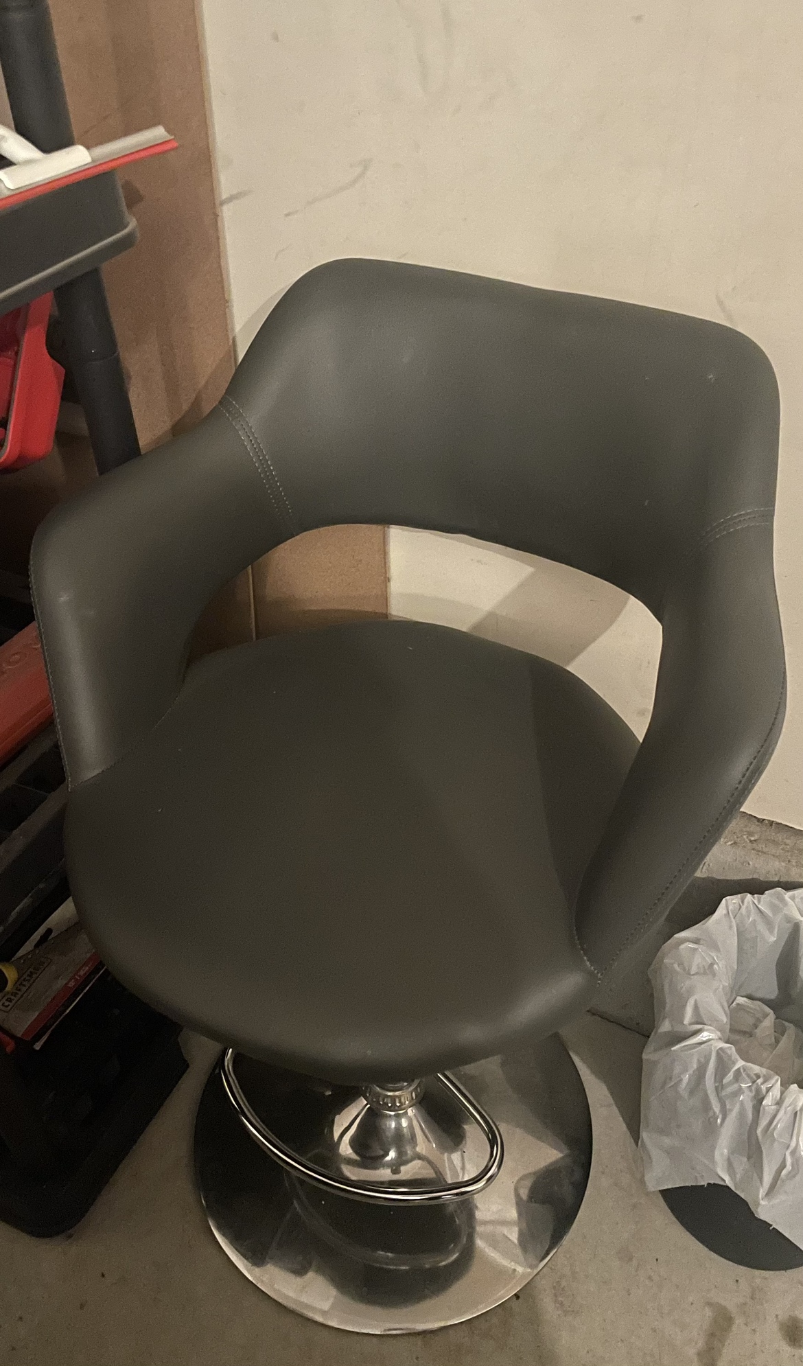 Single barstool chair