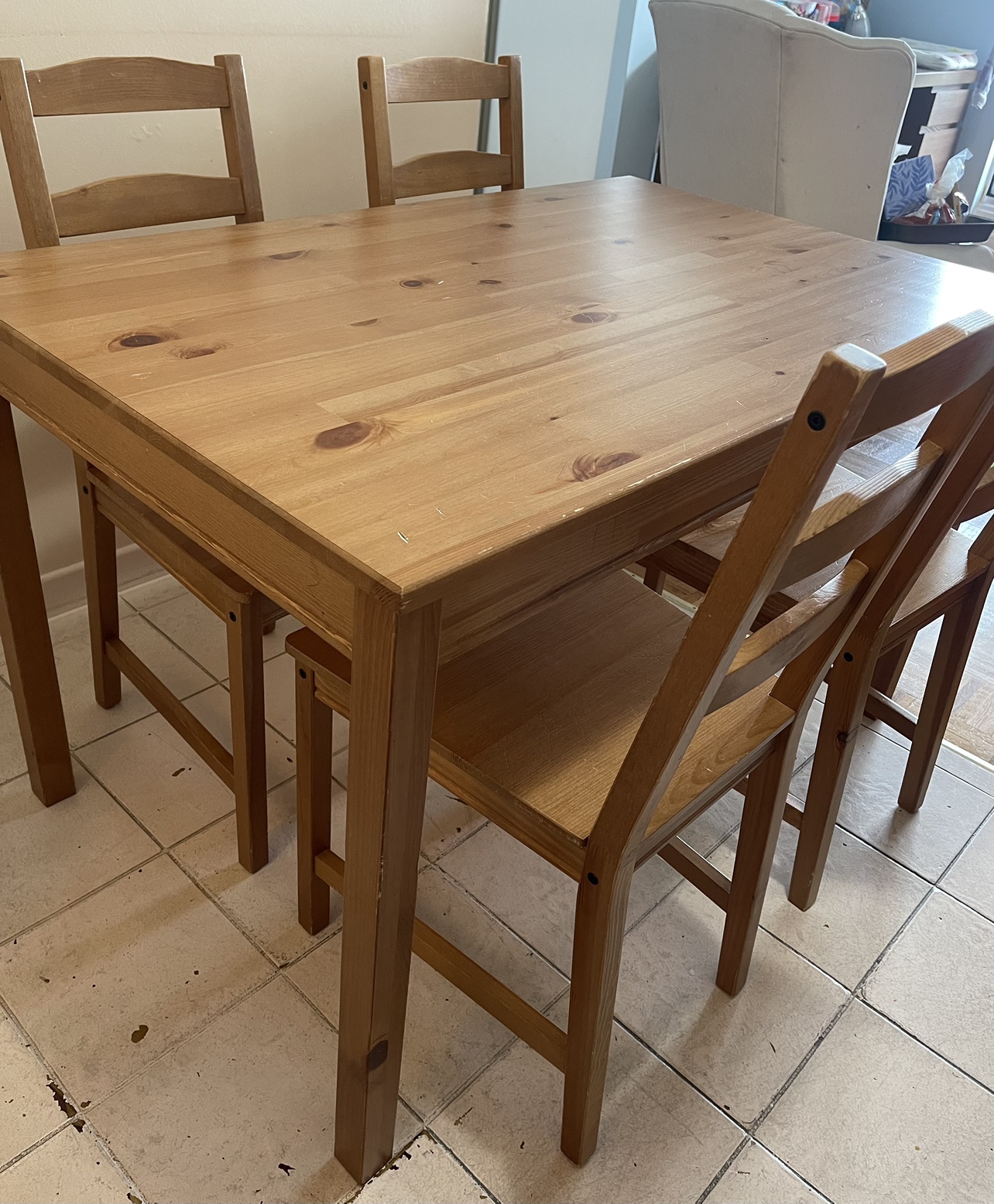 Dining table with four chairs 46/29 inches