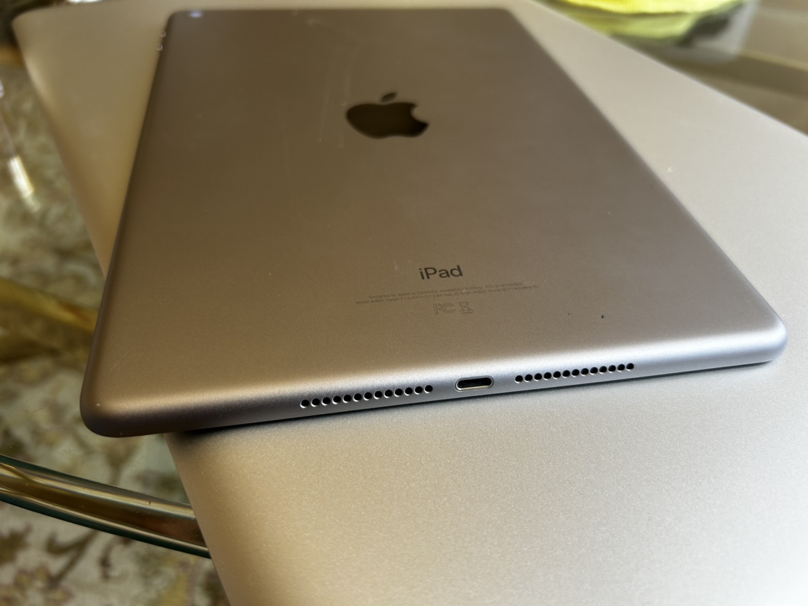 Apple iPad 5th Gen 2017. - photo 5