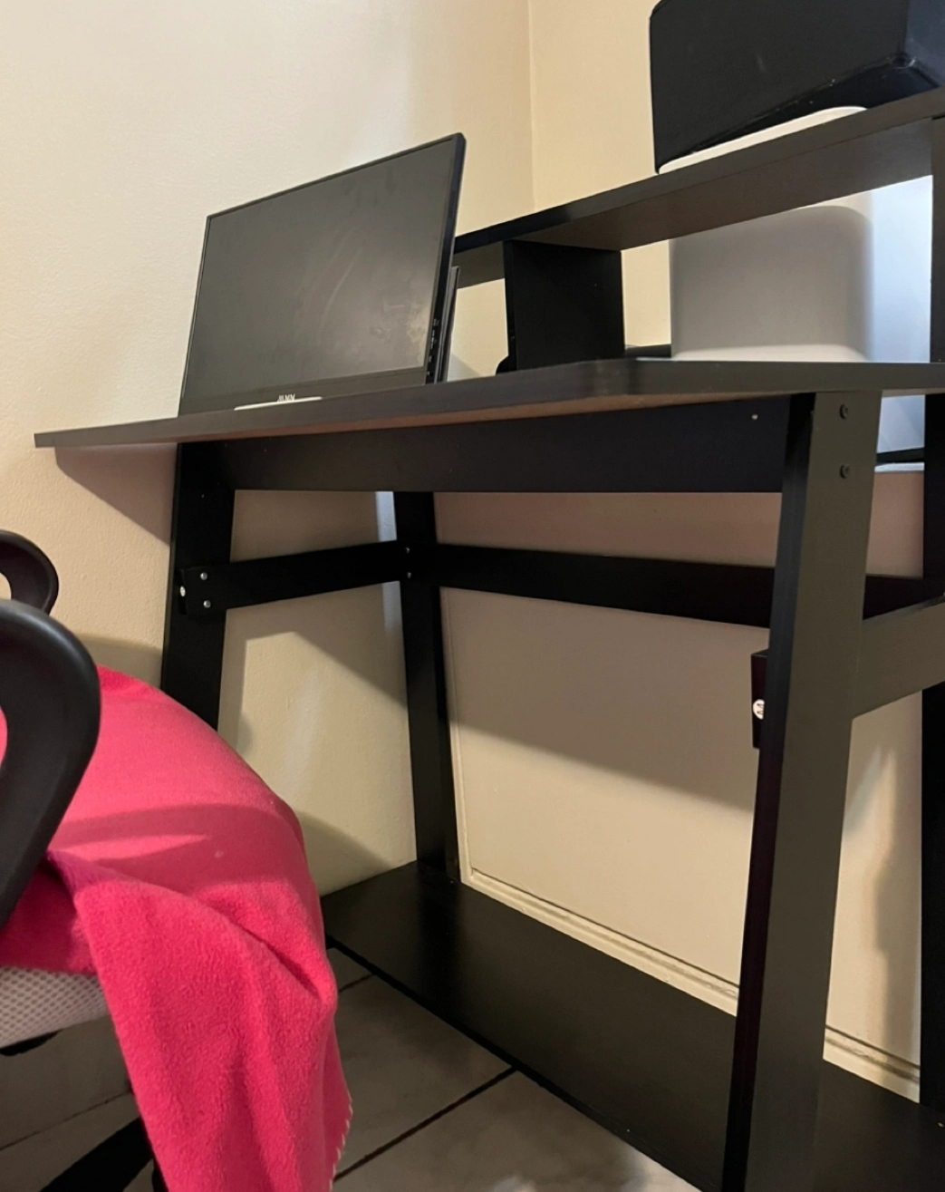 Black computer desk