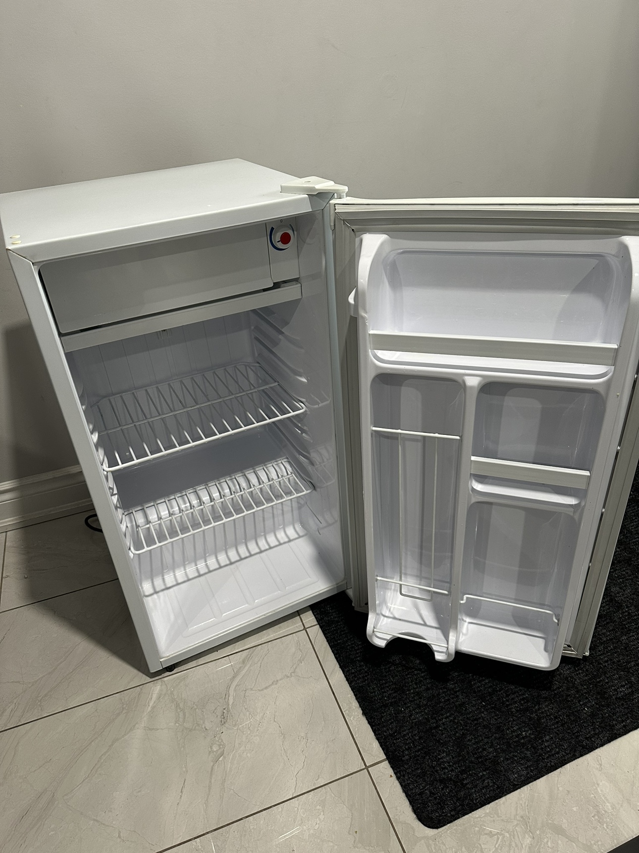 Mini fridge - photo 2