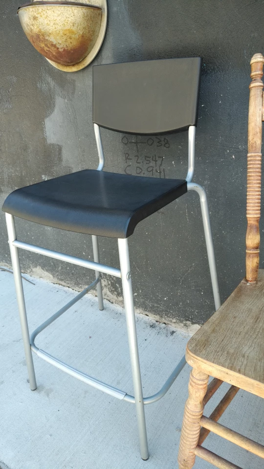 three chairs image indicator(6)