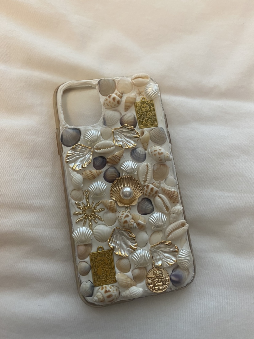 Handmade  seashell phone case image indicator(3)